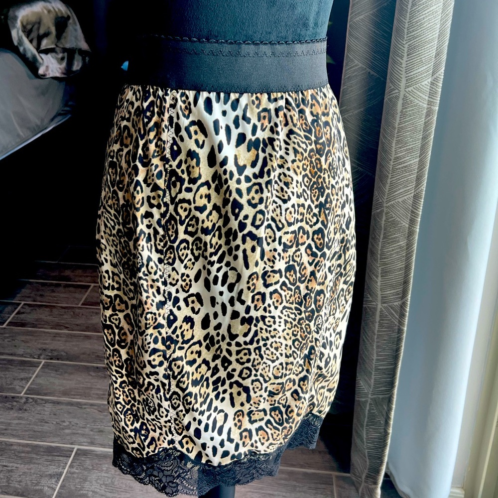 Pre-loved Victoria’s Secret Leopard Print Skirt SZ 2